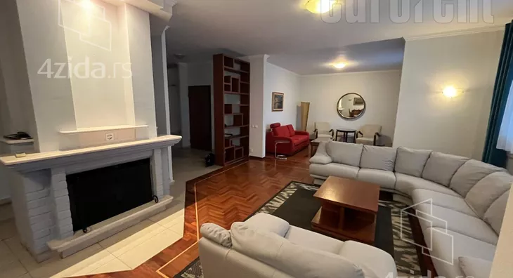 Četvoroiposoban stan | 4zida