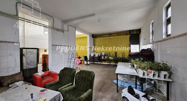 Poslovna zgrada | 4zida