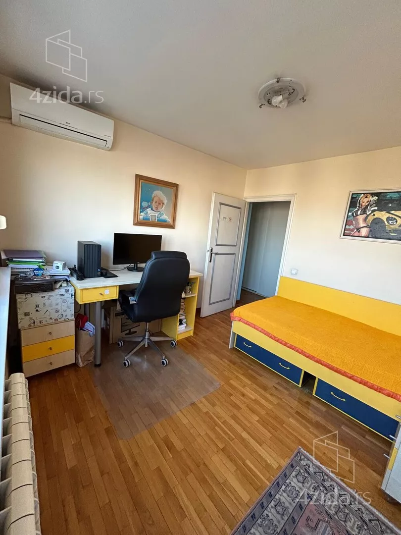 Petosoban stan | 4zida