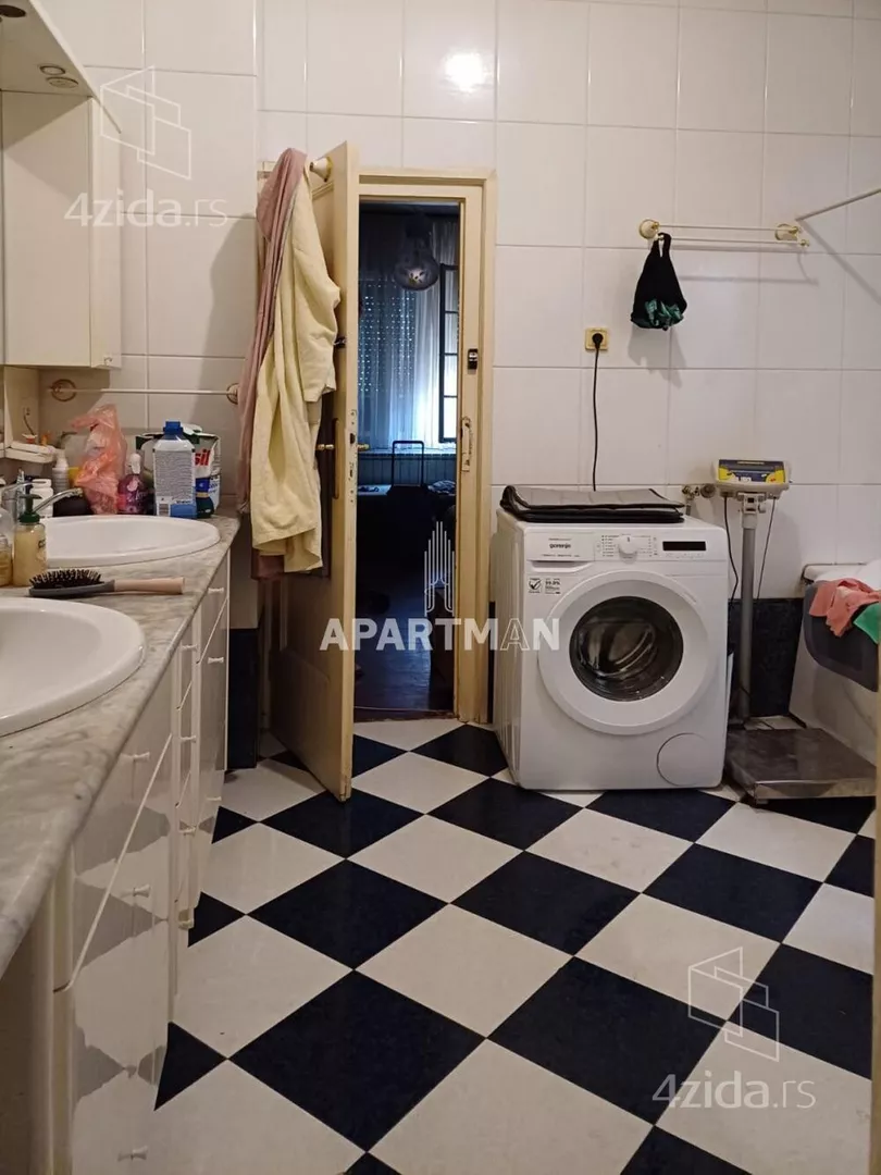 Petosoban stan | 4zida