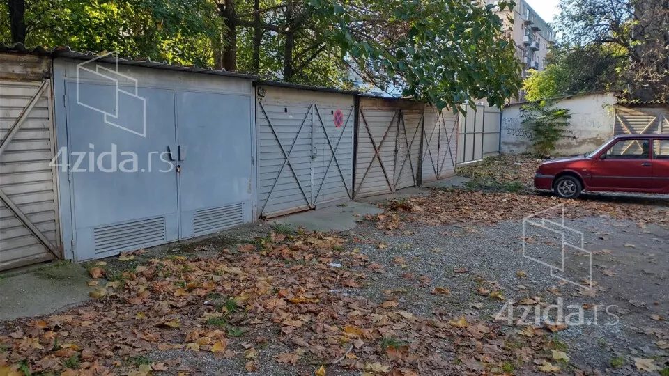 Četvoroiposoban stan | 4zida