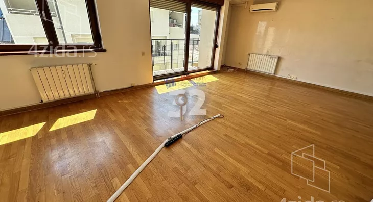 Četvoroiposoban stan | 4zida