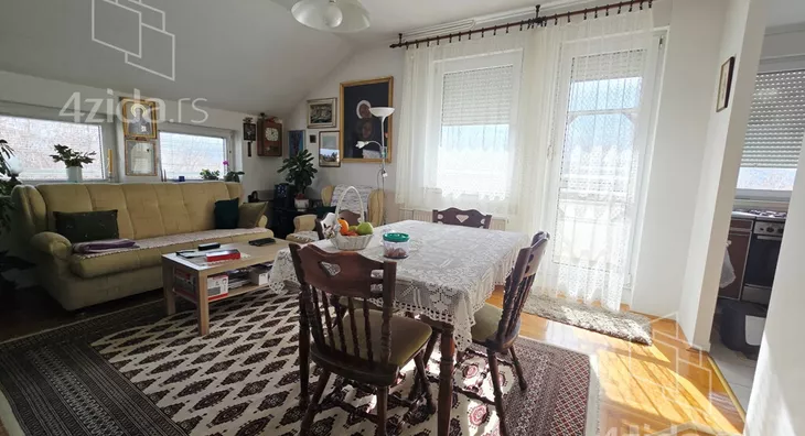 Troiposoban stan | 4zida