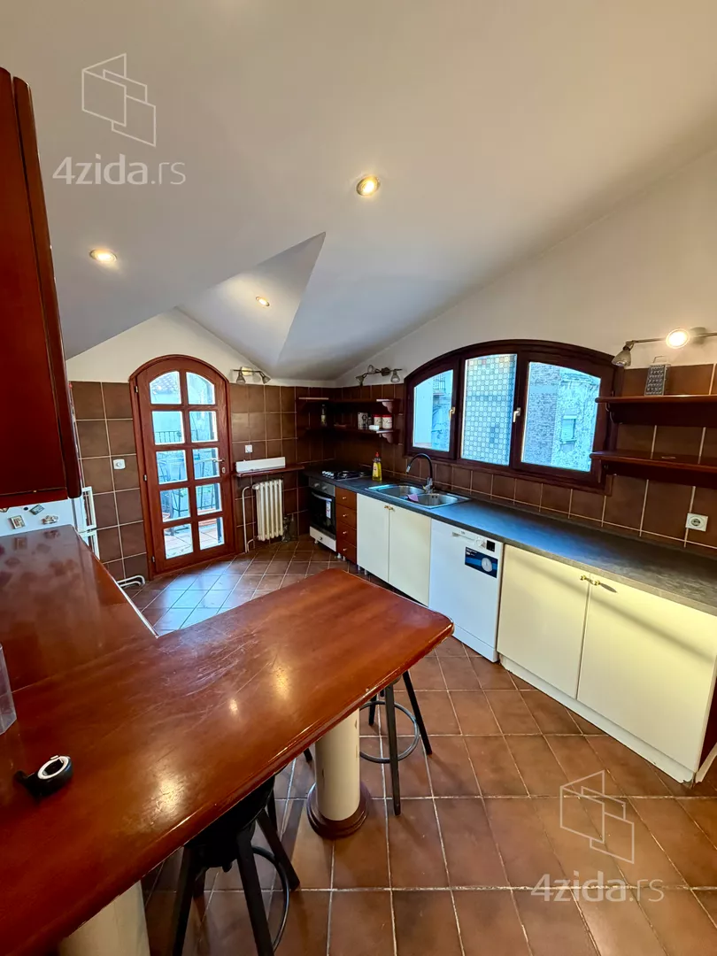 Petoiposoban stan | 4zida