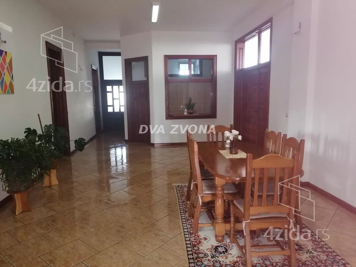 Poslovna zgrada | 4zida