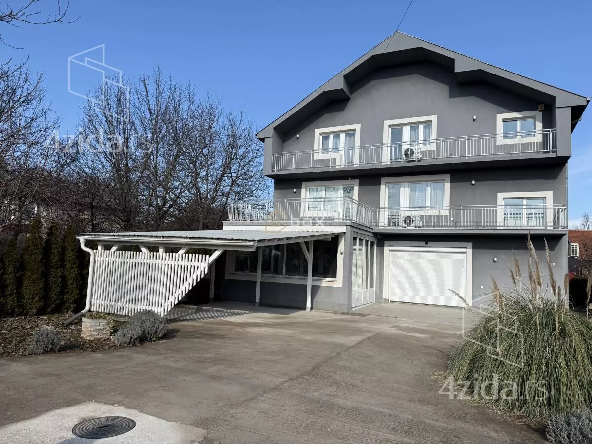 Poslovna zgrada | 4zida