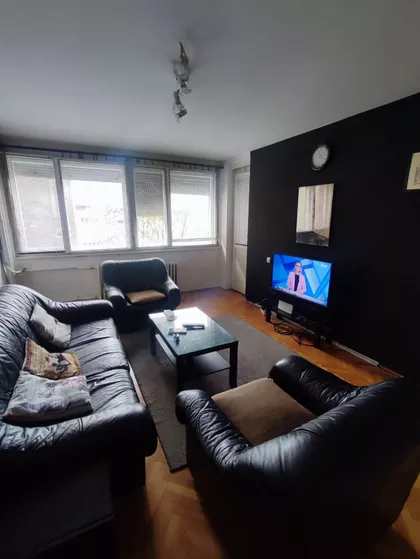 Crveni Pevac | 4zida.rs