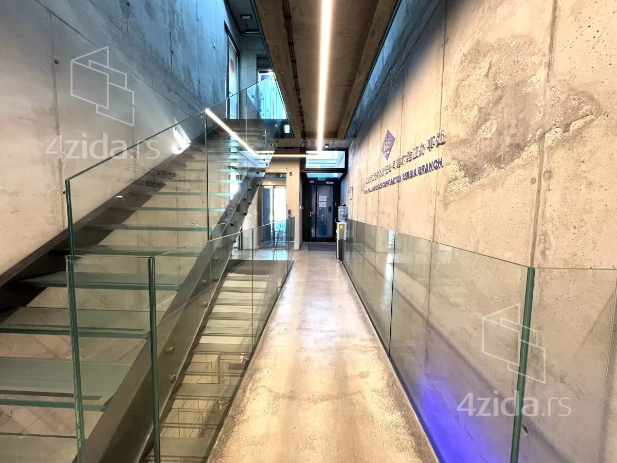 Poslovna zgrada | 4zida