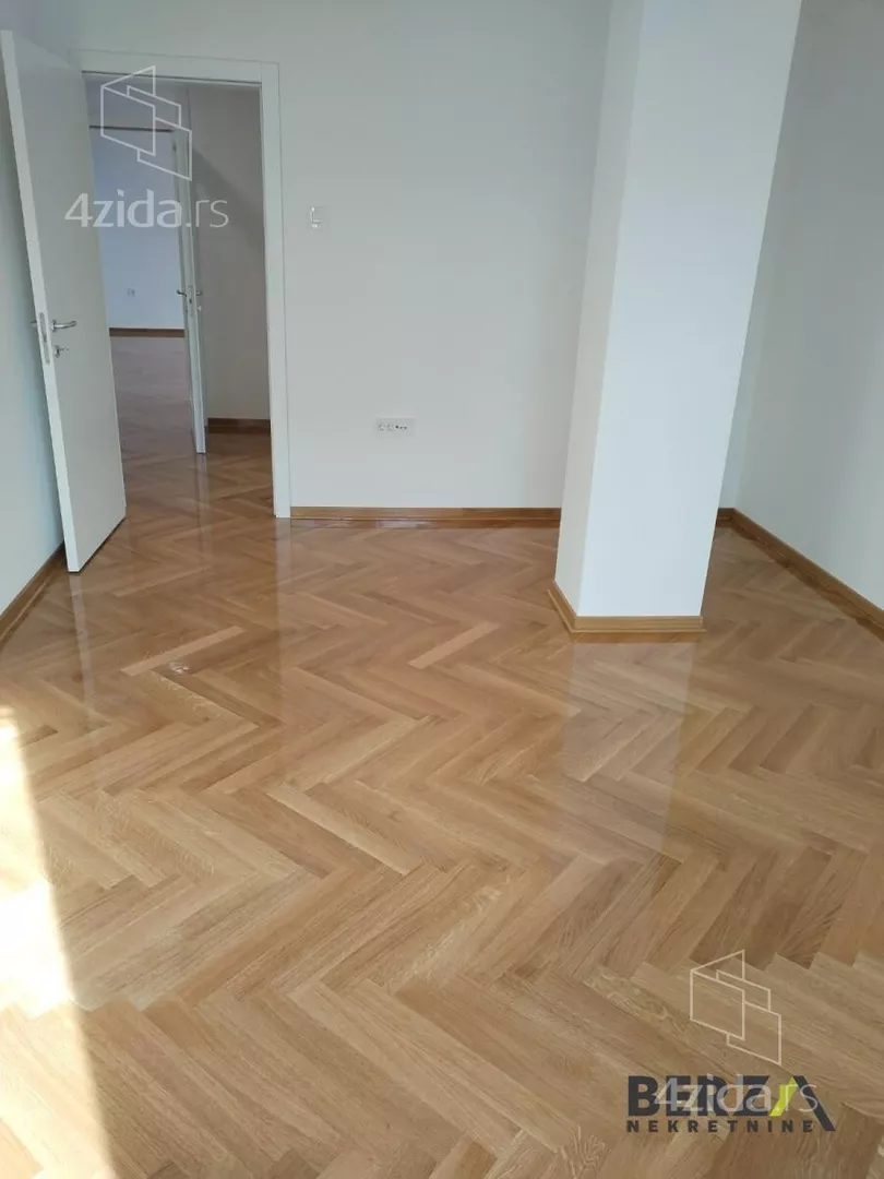 Četvoroiposoban stan | 4zida