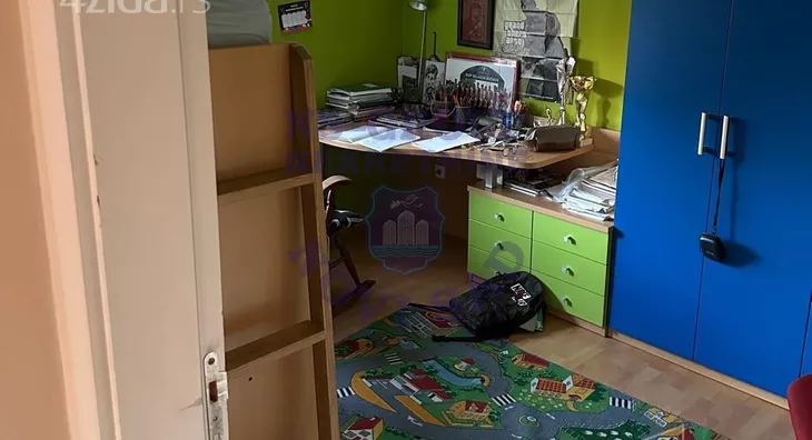Šestosoban stan | 4zida