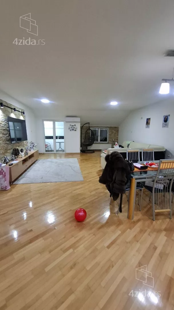 Troiposoban stan | 4zida