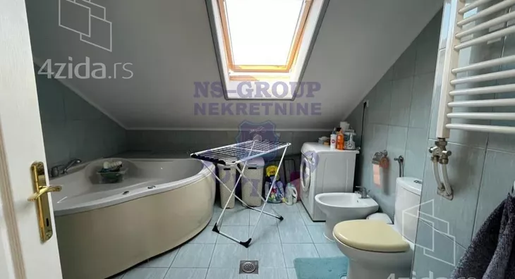 Četvoroiposoban stan | 4zida