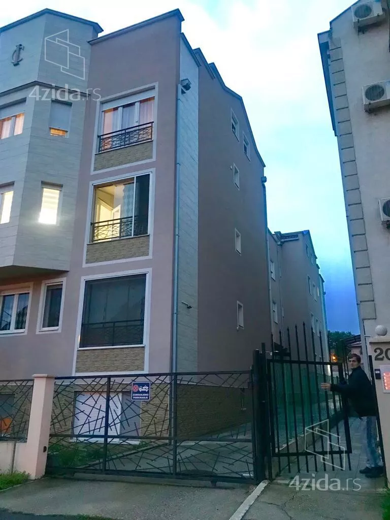 Troiposoban stan | 4zida