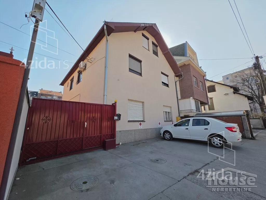 Plac | 4zida