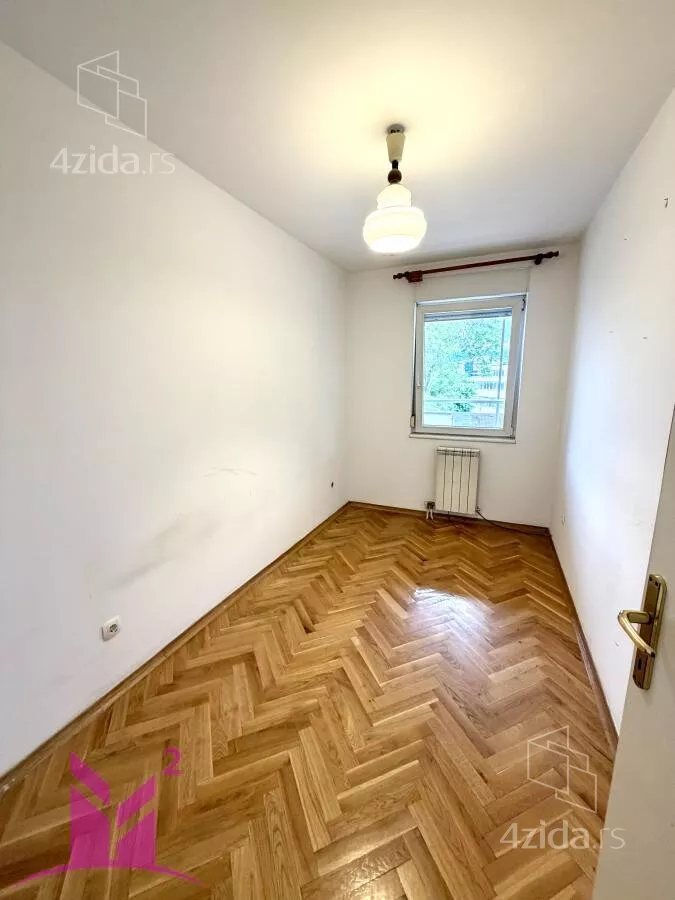 Četvoroiposoban stan | 4zida
