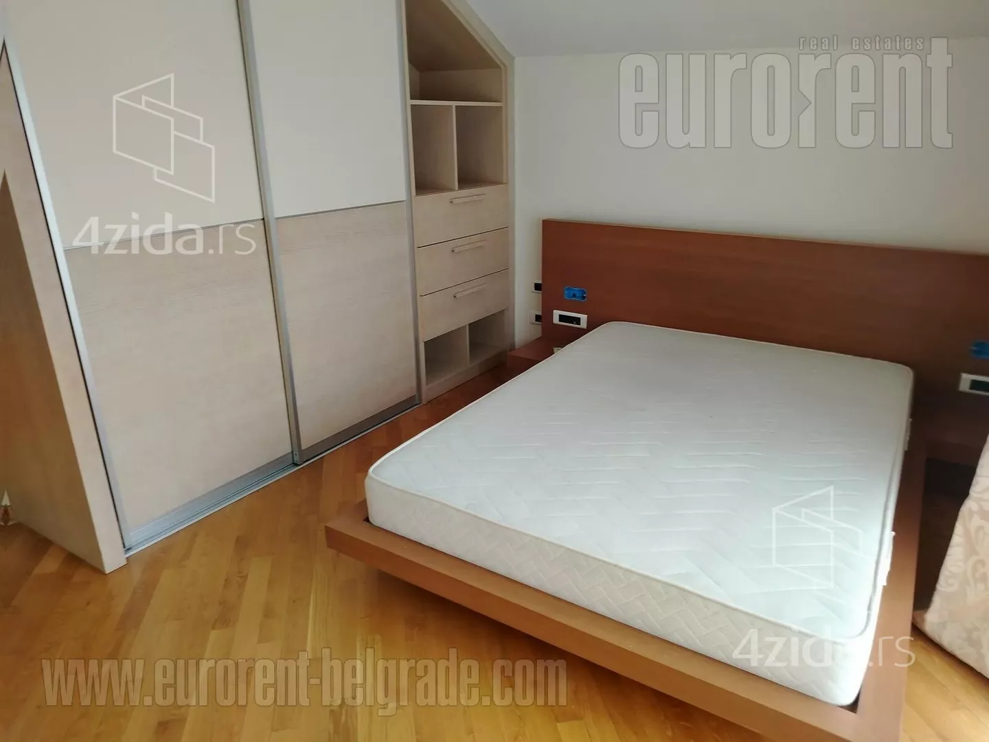 Četvoroiposoban stan | 4zida