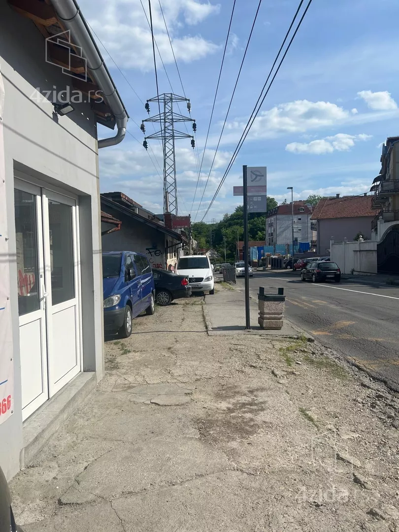 Lokal | 4zida