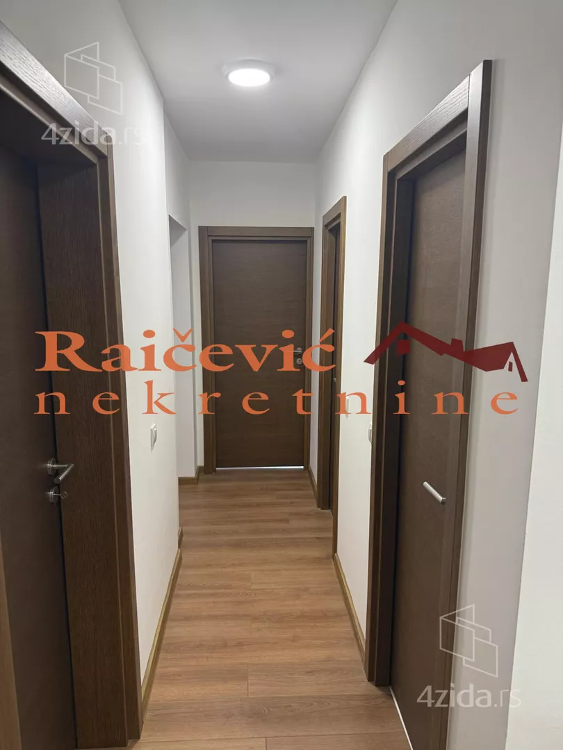 Petosoban stan | 4zida