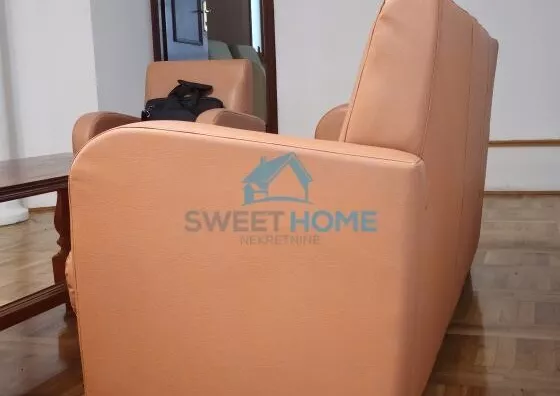 Poslovna zgrada | 4zida