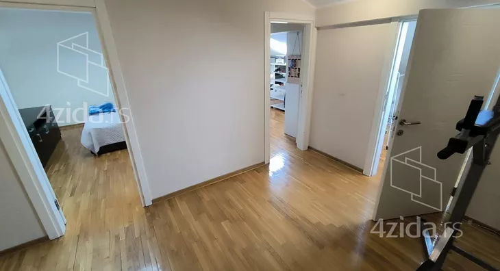 Četvoroiposoban stan | 4zida