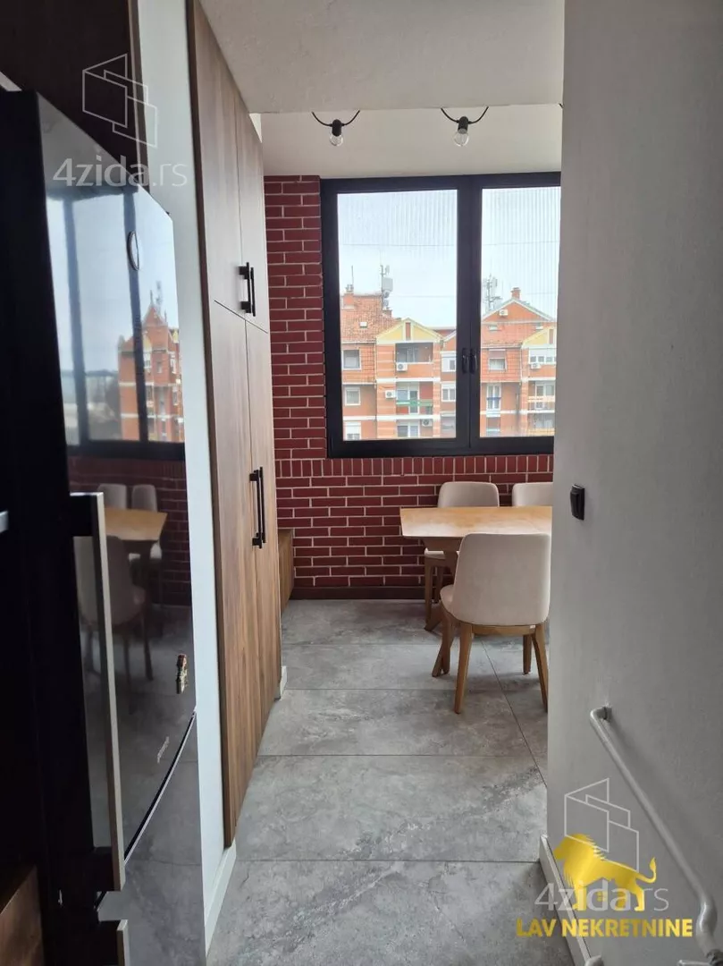 Troiposoban stan | 4zida