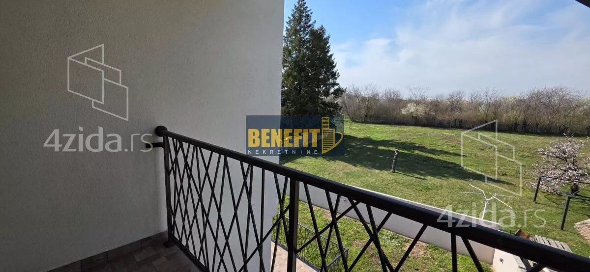 Četvoroiposoban stan | 4zida