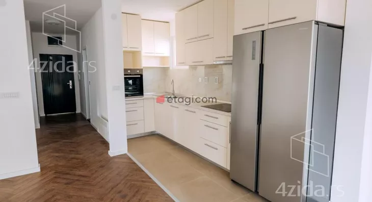 Sedmosoban stan | 4zida