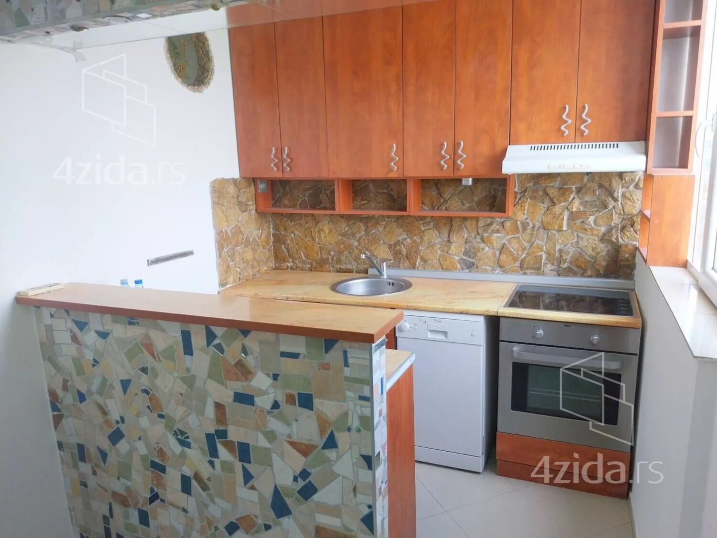 Troiposoban stan | 4zida