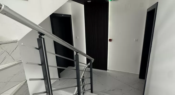 Šestosoban stan | 4zida