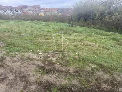 Mali Mokri Lug | 4zida.rs