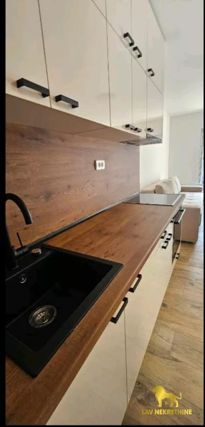 SOFIJE VUJIĆ | 4zida.rs