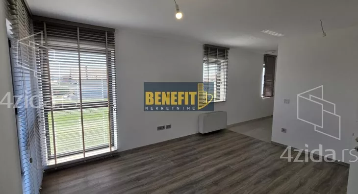 Poslovna zgrada | 4zida