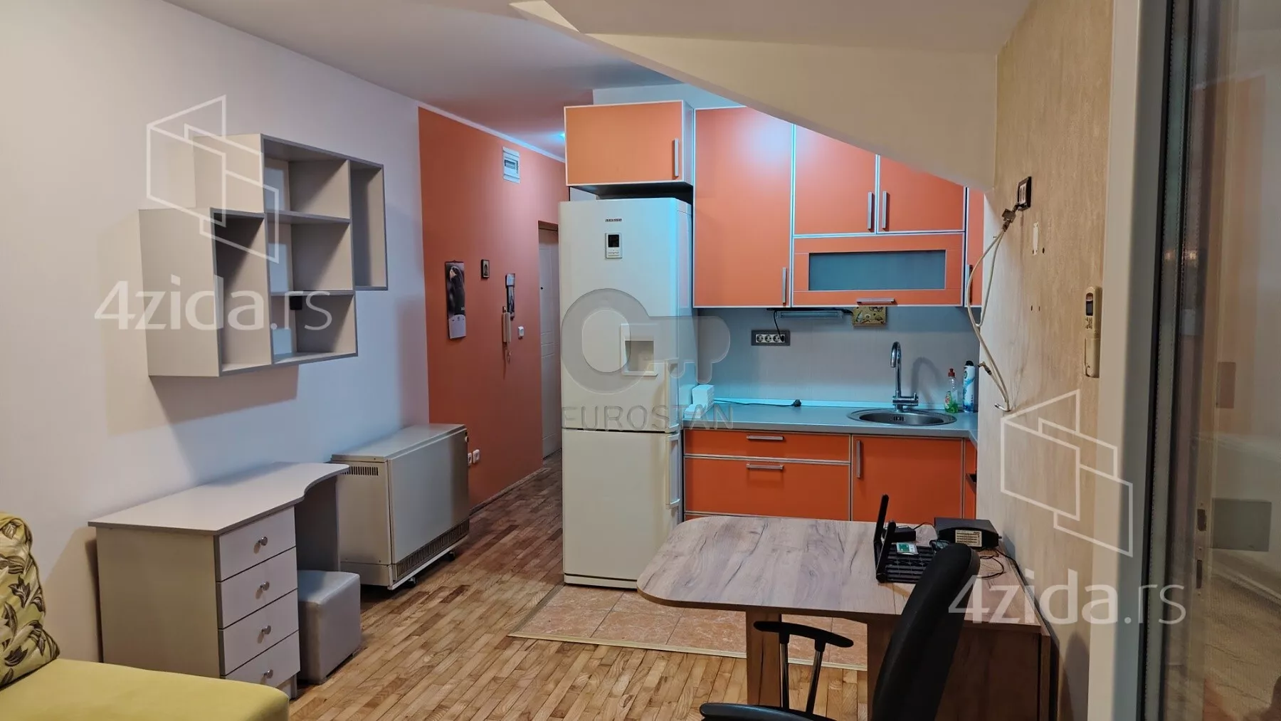 Jednoiposoban stan | 4zida