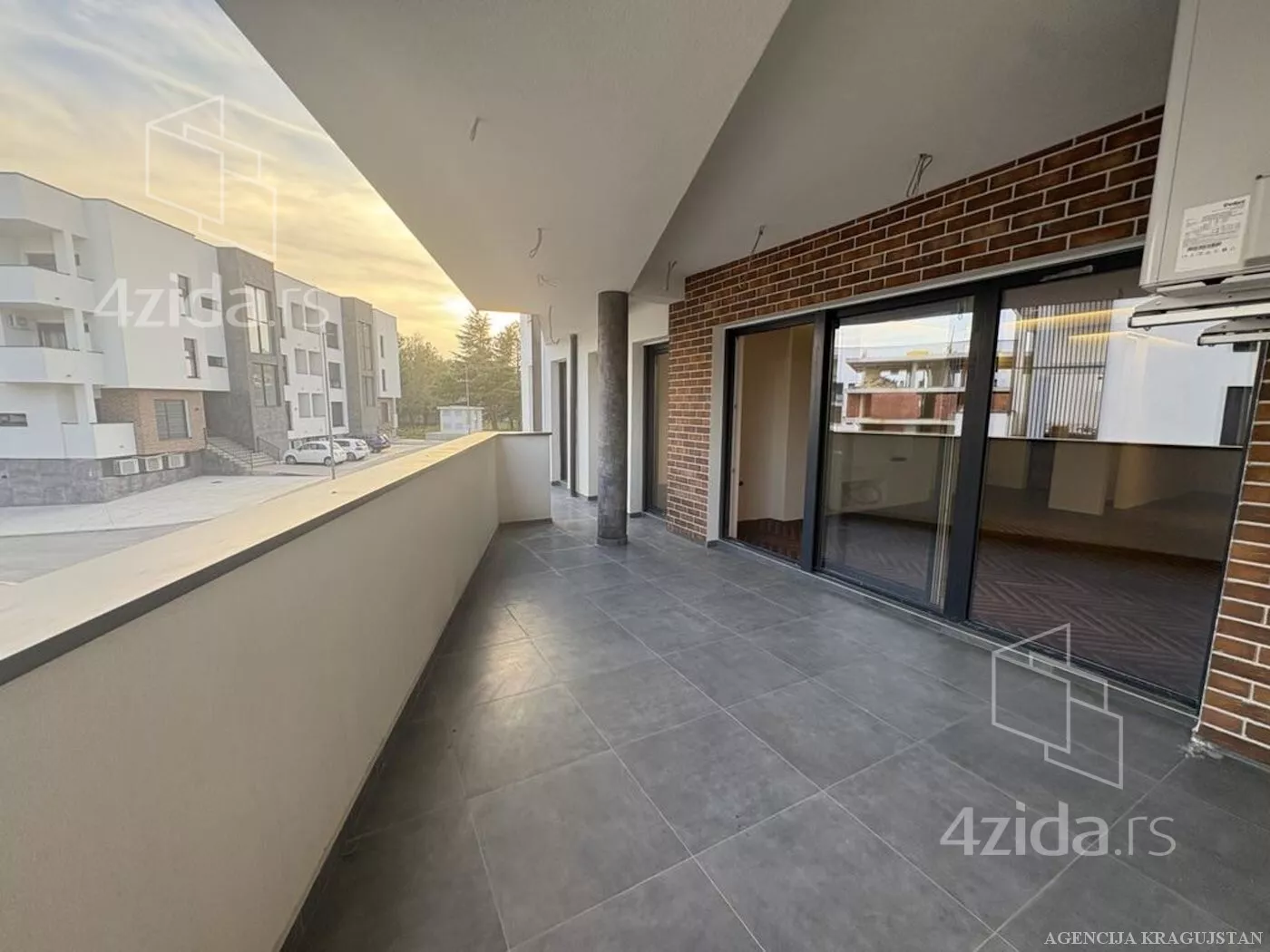 Troiposoban stan | 4zida