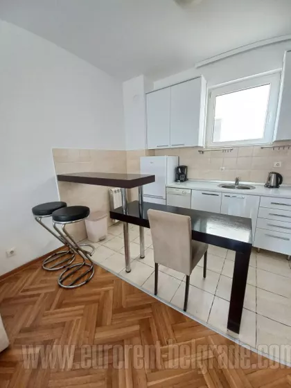 CRVENI KRST | 4zida.rs