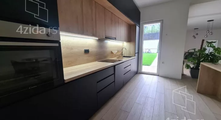 Šestosoban stan | 4zida