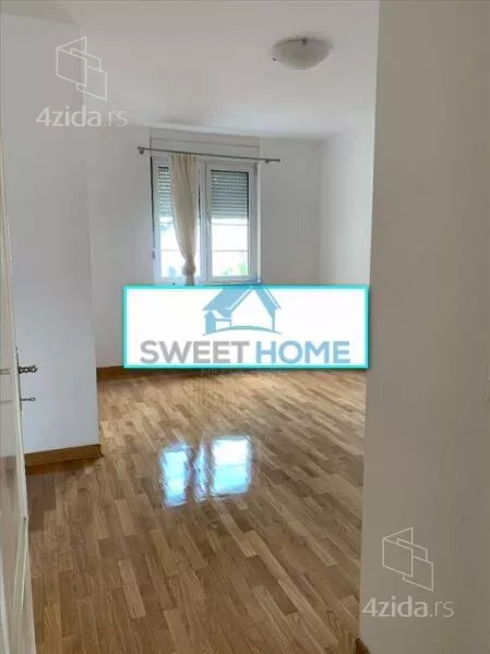 Četvoroiposoban stan | 4zida