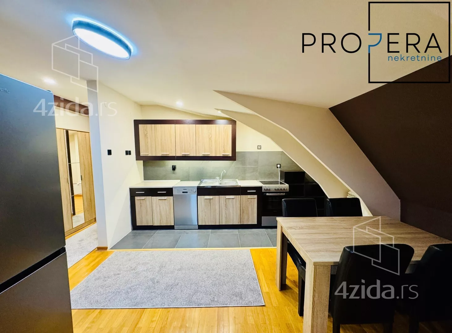 Dvoiposoban stan | 4zida