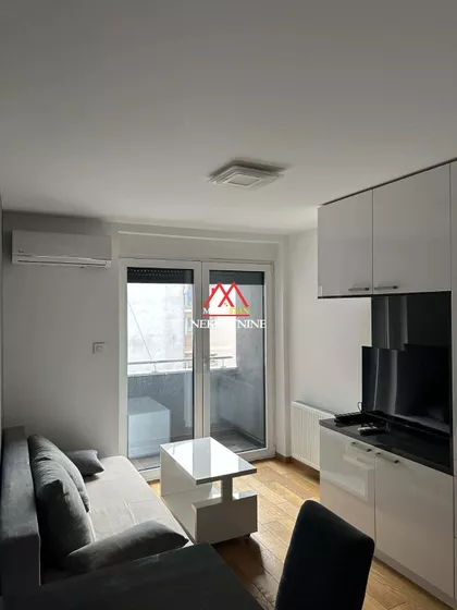 Lasla Gala | 4zida.rs