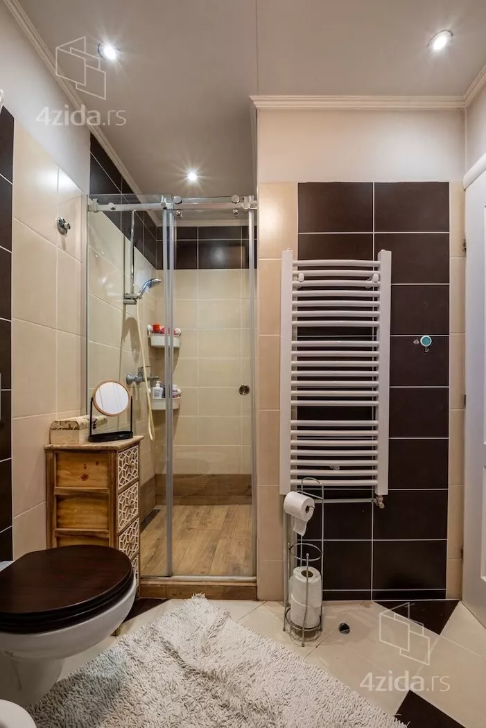 Petosoban stan | 4zida