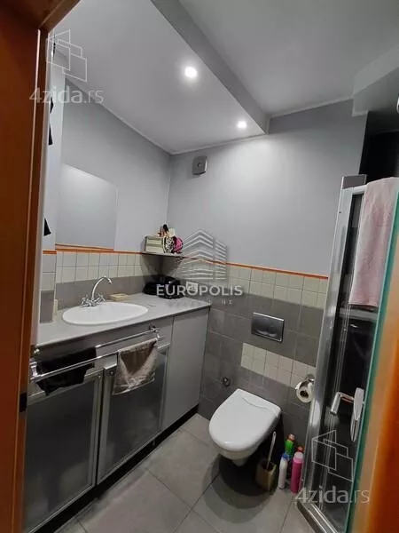 Četvoroiposoban stan | 4zida