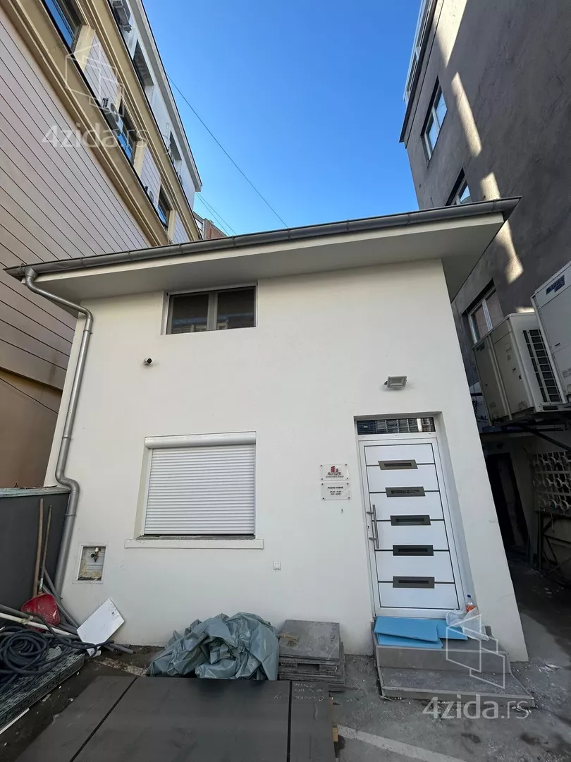 Poslovna zgrada | 4zida