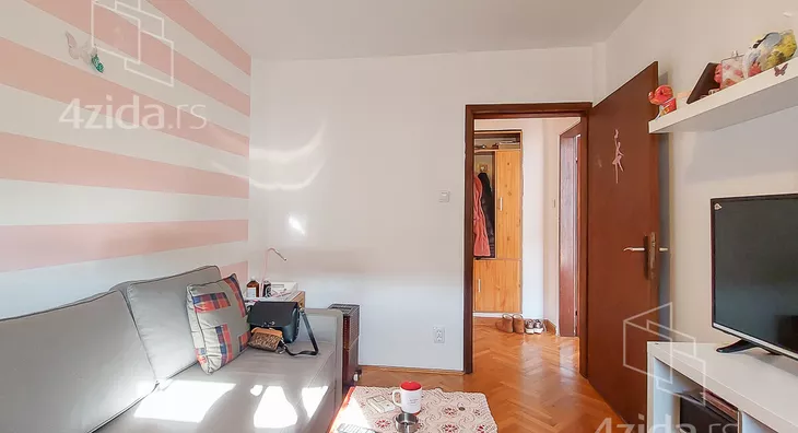 Šestosoban stan | 4zida