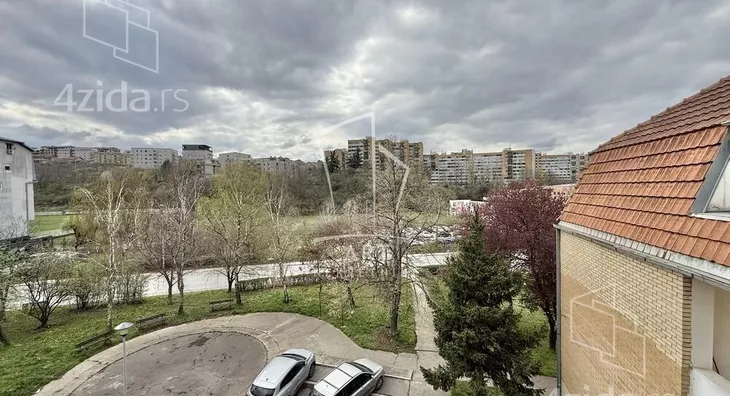Šestosoban stan | 4zida