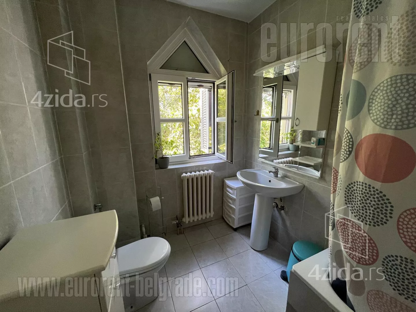 Četvoroiposoban stan | 4zida