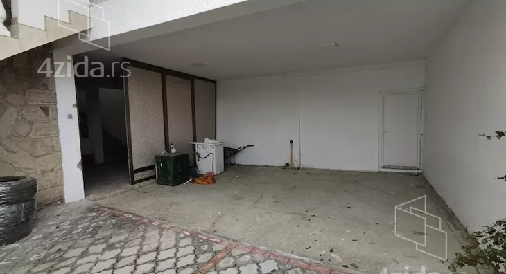 Poslovna zgrada | 4zida