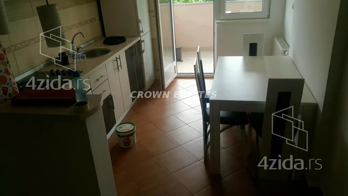 Petosoban stan | 4zida