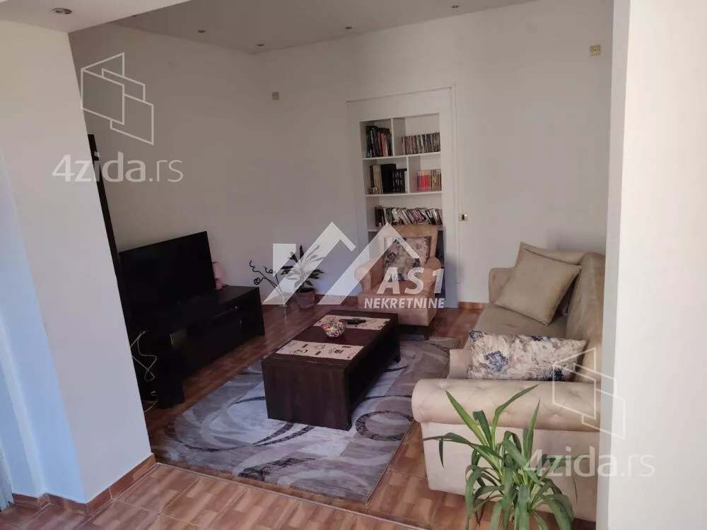 Četvoroiposoban stan | 4zida