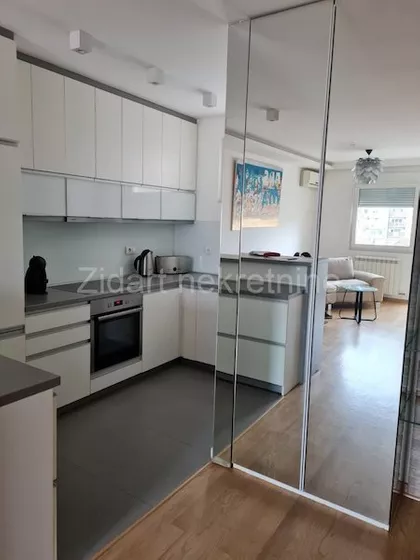 Gospodara Vučića | 4zida.rs