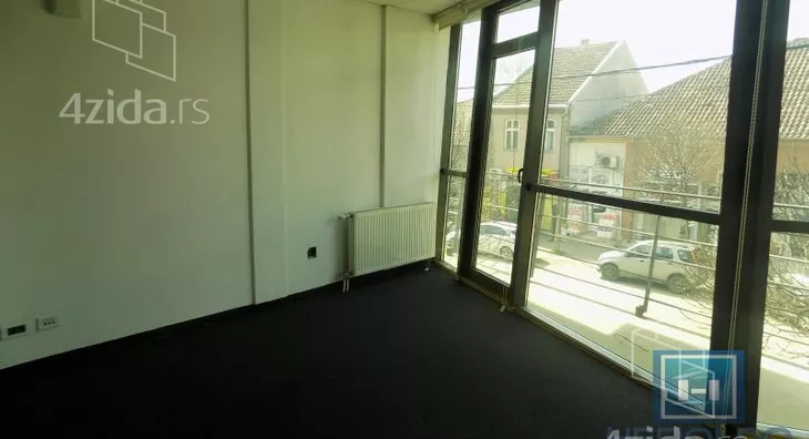 Poslovna zgrada | 4zida